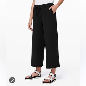 Lululemon On The Fly Wide Leg 7/8 Pant